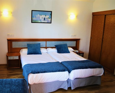 DOUBLE ROOM WITH EXTRA BED (3 ADULTS) Marbel Hotel en Ca’n Pastilla